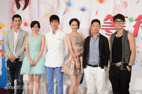 图文:《等待绽放》发布会-主演合影
