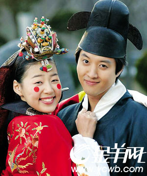 韩国女演员韩智慧与男星李东健于去年