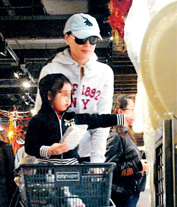  任达华女儿  超市发号施令_影音娱乐_新浪网