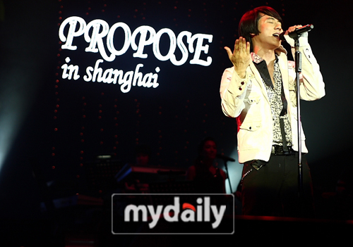 Andy成功地举办了中国首场个人演唱会回到韩国