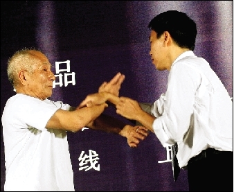 甄子丹圆梦演李小龙师父