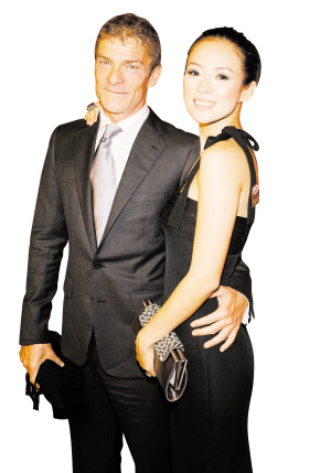 > 正文   4 3 6 7 1 2 5   人们昵称他为vivi,除了"章子怡未婚夫"这个