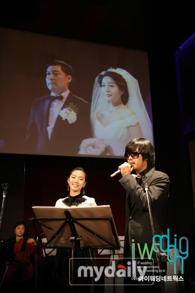韩国女演员吴胜恩与企业家朴仁奎完婚(组图)