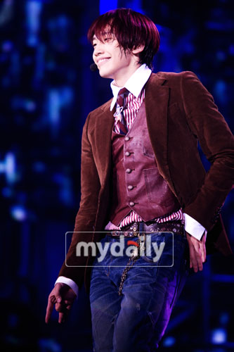 Rain即将出演SBS《夜心万万-艺能选手村》节