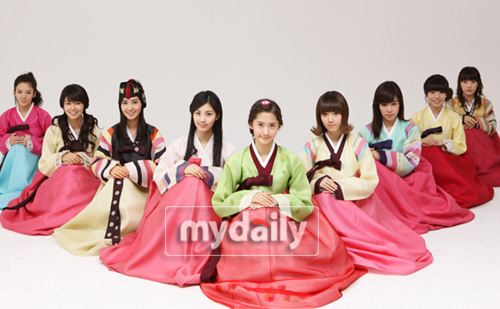 少女时代穿韩国传统服饰喜庆拜年(图)