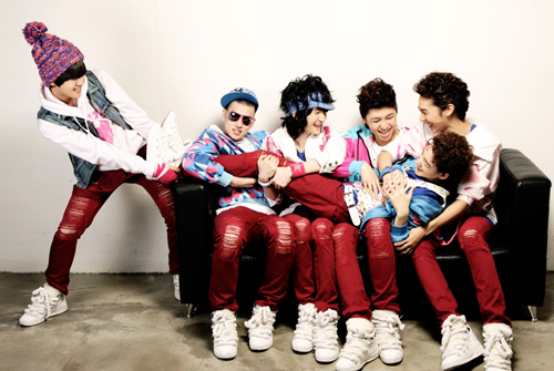 U-Kiss在3日公开了全新风格的新歌《喜欢你》