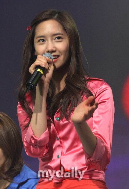 最近某门户网站公开了<em>少女时代</em>成员允儿<em>小时候</em>