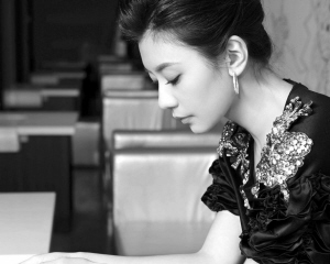 贾静雯揭开豪门婚姻的盖头