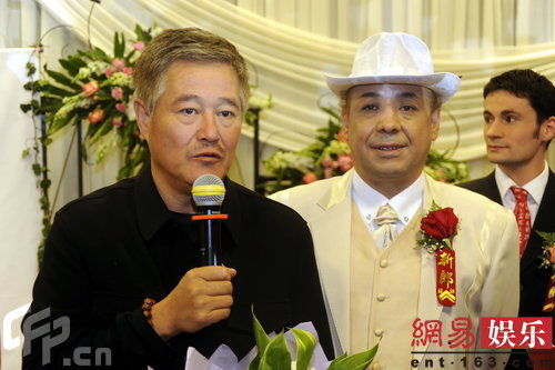 赵本山洋徒弟娶妻 19名唢呐手奏曲迎亲