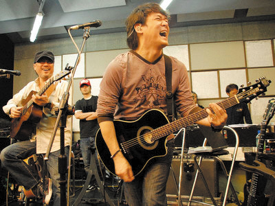 纵贯线重庆开唱 《乡亲父老》打头《再见》收尾_影音娱乐_新浪网