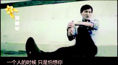 自贡小伙开山作模仿32巨星