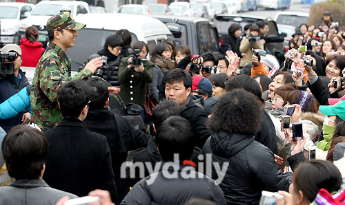 ������Ա��٧�����ֳ�