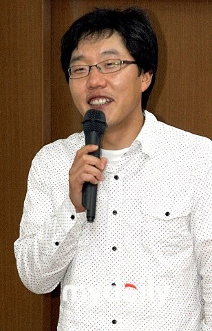 韩国著名主持人金济东讲在美国哈佛大学进行特