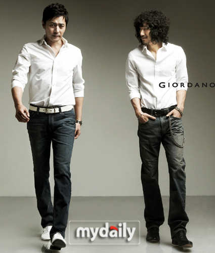 韩国歌手tigerjk日前与韩国明星张东健一起成为