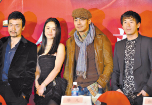 身兼导,演二职的姜文携演员葛优,刘嘉玲,邵兵,廖凡,张默,周韵,陈坤
