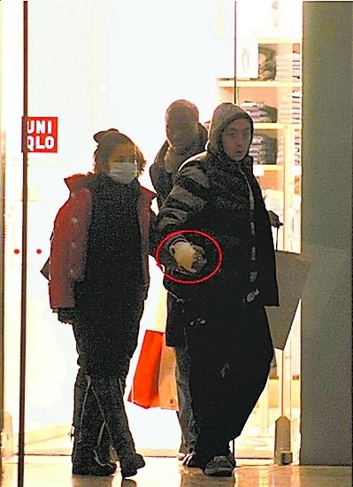 何洁恋上释小龙，何解？