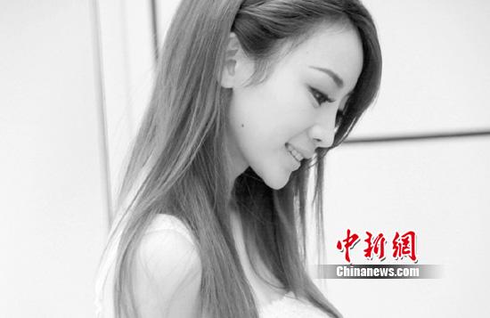 性感主播柳岩改变齐刘海造型变身白雪美人(图)