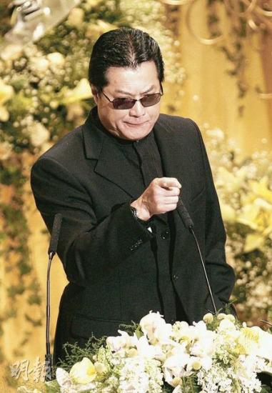 郑欣宜泪悼<em>义父</em>邓光荣 否认曾因郑少秋关系恶