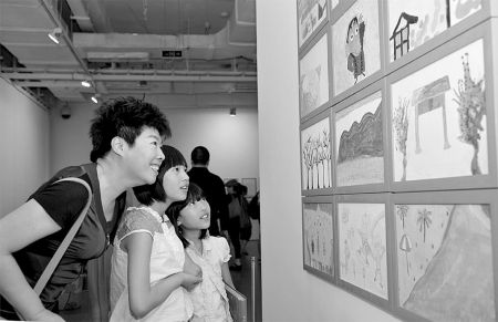 地震残疾少年画展轰动京城
