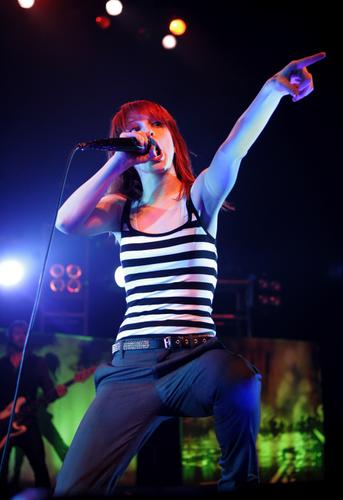 Paramoreֶ׶ؿ17ŮҰ(ͼ)