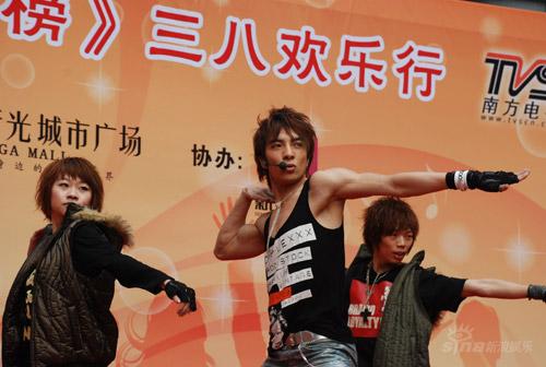 《最爱粤语金曲榜》路演郑健鹏江欣慈助阵(图)