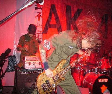 AK47乐队昆明巡演创佳绩 刷新全国巡演最高票房_影音娱乐_新浪网