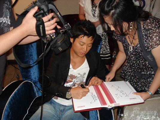 罗中旭曝光“另类”爱情观 为创作逃避婚姻【图】