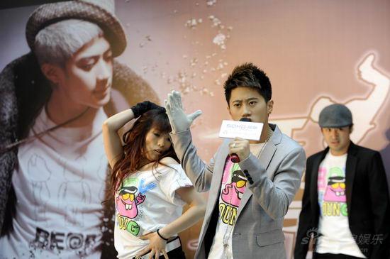 林正豪发行首张专辑 将为灾区儿童送礼物(图)