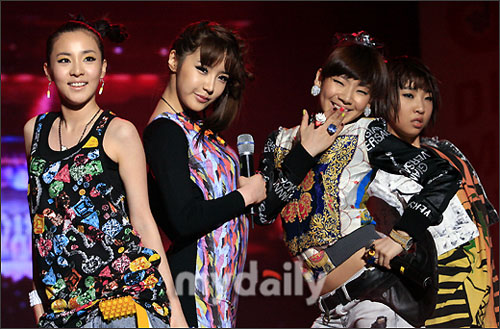 女子四人组2NE17月1日发首张迷你专辑主打歌