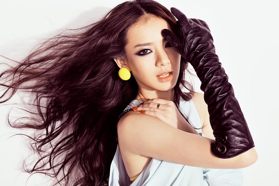 戚薇袁成杰烟熏诱惑 男才女貌演绎都市潮流妆