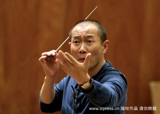 谭盾西班牙彩排一丝不苟 榔头击出动人旋律(图