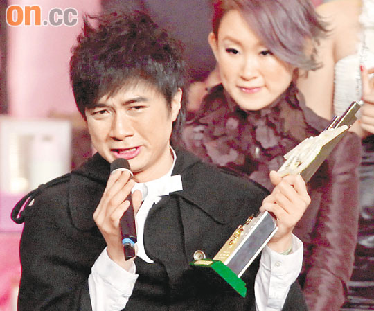 线反击行动古巨基渔翁得利 势要连庄<em>男歌星</em>奖