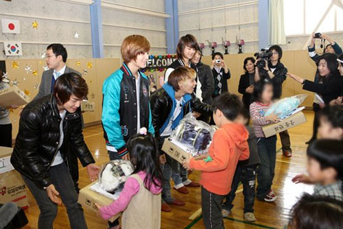 shinee访问日本札幌孤儿院