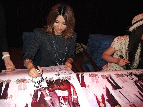 �����ţ�̿��Ȳμ�У԰������������е���