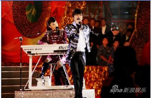 玖月奇迹大连服装节压轴演出惊艳滨城(图)