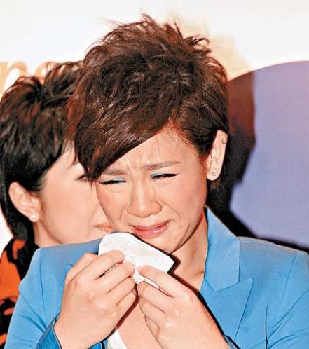 郑欣宜出专辑泪流满面郑少秋赞女儿10岁飚高音