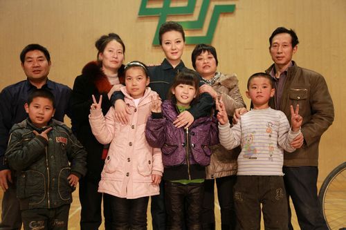 徐杨与打工子弟拍《爱的天空》关注留守儿童