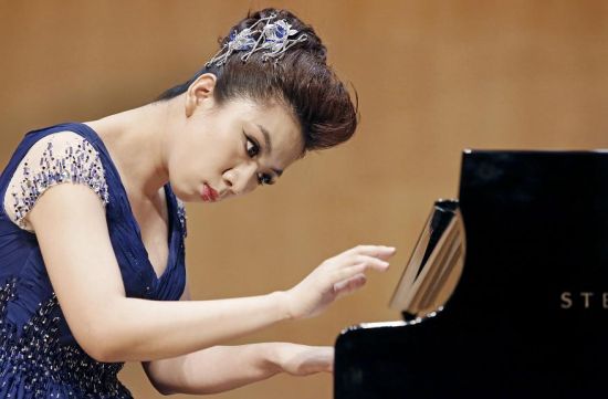 刘宇母亲节办毕业钢琴音乐会 众歌唱家助阵
