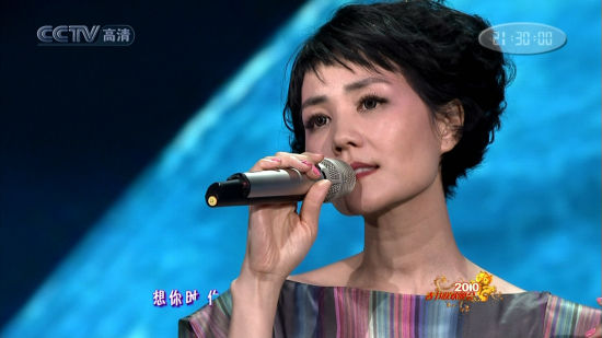 王菲春晚舞台演唱《传奇》