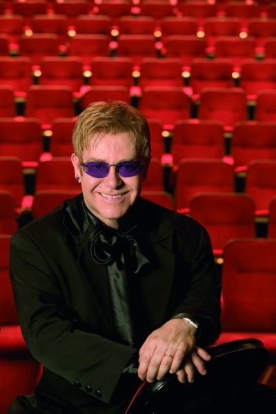 johnelton john新浪娱乐讯 11月23日,摇滚界的传奇人物埃尔顿61约翰