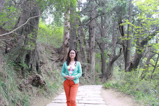 刘媛媛助力四川广元活动 心系雅安重建