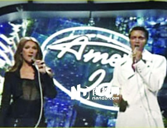 席琳・迪翁2007年与虚拟的猫王在《美国偶像》上合唱