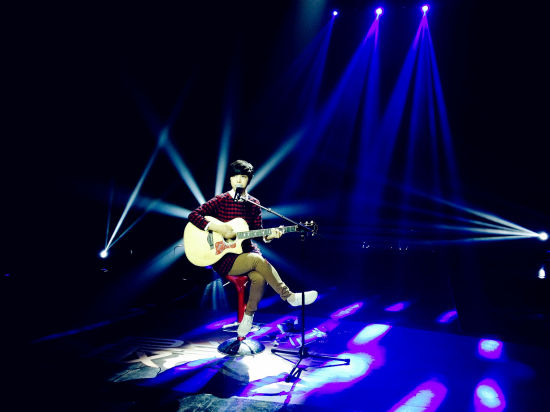 李霄云代班主持风云榜 自弹自唱致敬保罗|李霄云|保罗|麦卡特尼_新浪娱乐_新浪网