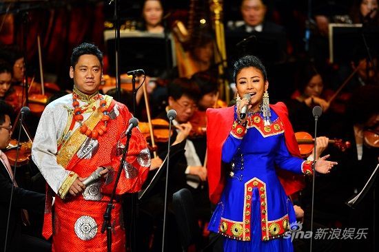 阿鲁阿卓献唱毛泽东诞辰120周年音乐会|阿鲁阿