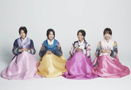 sistar穿韩服贺中秋 展端庄优雅魅力(图)