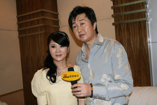 图文:众志成城 抗震救灾--付笛生任静接受采访_影音娱乐_新浪网