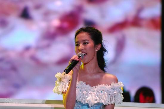 图文林志颖上海开唱刘亦菲演唱野菊花