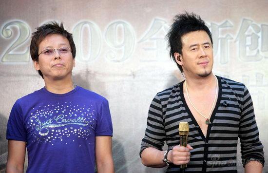 杨坤北京发新专辑弟弟献唱获称赞(组图)