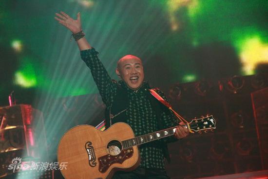 图文:李杰北京音乐会--李杰吉他弹唱