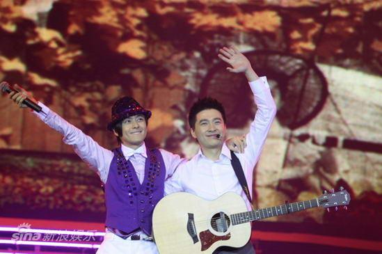 图文:林志颖上海演唱会-与弟弟合唱